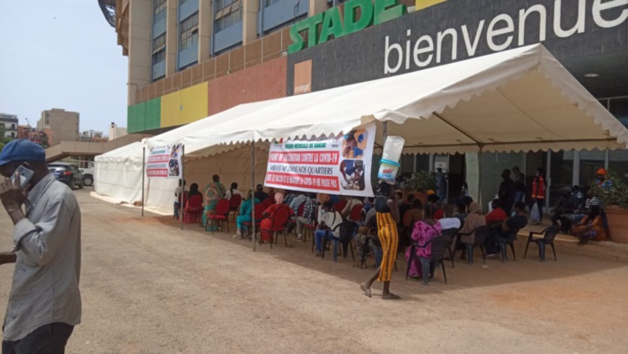 Centre de vaccination stade LSS: plus de 400 personnes ont déjà reçu le vaccin Jonhson Jonhson ce mercredi Centre de vaccination stade LSS: plus de 400 personnes ont déjà reçu le vaccin Jonhson Jonhson ce mercredi