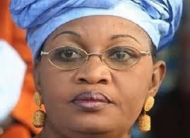 Aida Mbodji capitule, et tresse des lauriers à Macky Sall