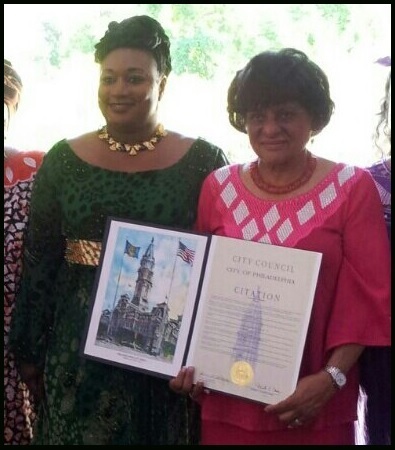 USA – La mairie de Philadelphie décore la femme sénégalaise