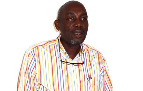 Football- El. CM 2014- Barrages Sidy Diallo y met de l’eau