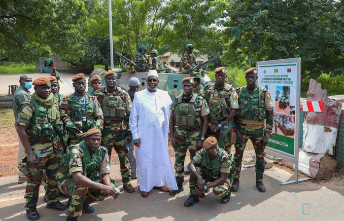 Mission de paix et de sécurité : Le président Macky Sall rend visite aux 625 militaires sénégalais déployés en terre Gambienne