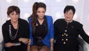 Nabilla sans culotte au Grand Journal 