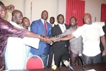 Arène nationale : Les lutteurs marchent pour Luc Nicolaï Arène nationale : Les lutteurs marchent pour Luc Nicolaï