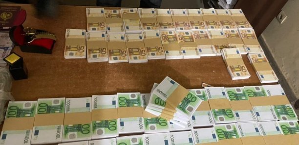 Plus de 1,5 milliard en billets noirs et 330 millions F en faux billets saisis par la police de Médina