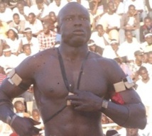 Zarco veut 10 millions FCFA pour clouer le bec à Tyson 2 Zarco veut 10 millions FCFA pour clouer le bec à Tyson 2