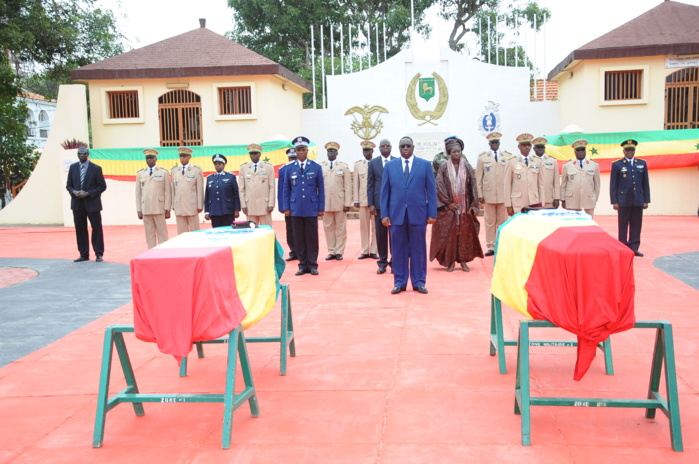 REGARDEZ. La République rend hommage aux deux soldats tués au Mali REGARDEZ. La République rend hommage aux deux soldats tués au Mali