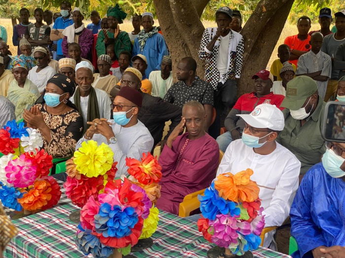 KOLDA: les populations de Dioulacolong et de Médina Elhadji dèroulent un tapis rouge au ministre Moussa Baldé KOLDA: les populations de Dioulacolong et de Médina Elhadji dèroulent un tapis rouge au ministre Moussa Baldé