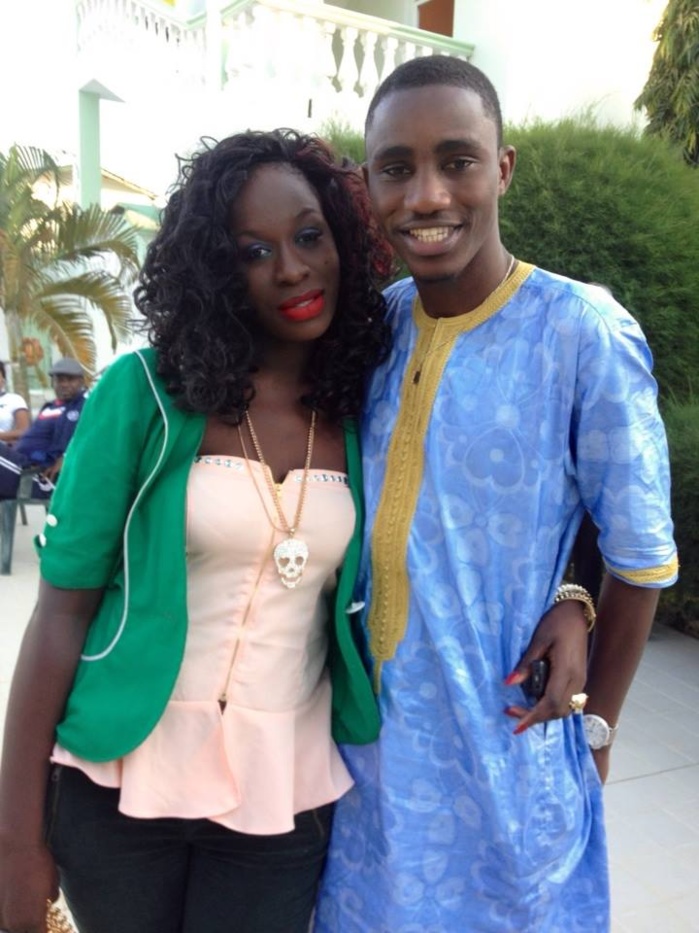 REGARDEZ. Waly en toute complicité avec... REGARDEZ. Waly en toute complicité avec...