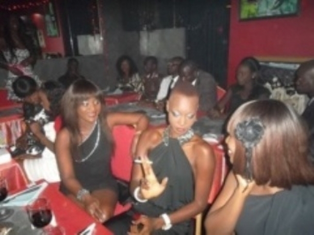 Fleur Mbaye : j’ai accepté la promotion du canapé pour avoir le buzz…je fume , je bois de l’alcool et je soutiens les homos