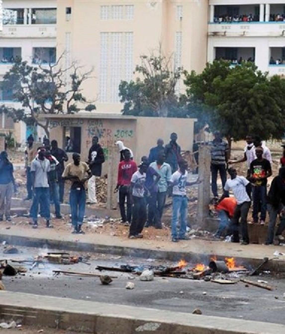 UCAD : Les étudiants en grève pour réclamer leurs bourses
