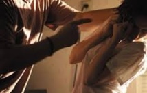 Ch. Diop tabasse sa mère et se retrouve en prison Ch. Diop tabasse sa mère et se retrouve en prison