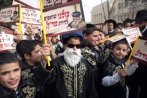 Israël: manifestation géante de juifs ultra-orthodoxes contre le service militaire Israël: manifestation géante de juifs ultra-orthodoxes contre le service militaire