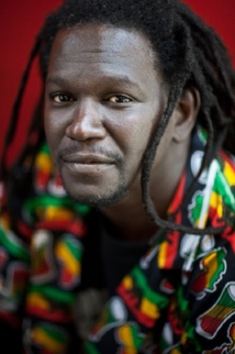 Deux ans requis dont 3 mois fermes, Metzo Djata inonde la salle d’audience en larmes… Deux ans requis dont 3 mois fermes, Metzo Djata inonde la salle d’audience en larmes…