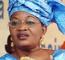 Aïda Mbodji soupçonnée de vouloir rallier le pouvoir! Aïda Mbodji soupçonnée de vouloir rallier le pouvoir!