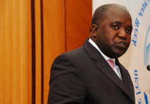 Devant se rendre en Afrique du Sud, Oumar Sarr coincé au Sénégal ! Devant se rendre en Afrique du Sud, Oumar Sarr coincé au Sénégal !