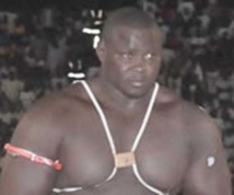 Vainqueur de Tyson et défait par Yékini : Bombardier croise un 3ème Roi des arènes Vainqueur de Tyson et défait par Yékini : Bombardier croise un 3ème Roi des arènes