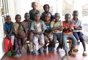 L'association "Cantine du Cœur" vole au secours des enfants de la rue.