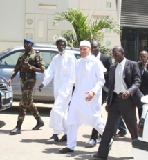 Karim Wade dénonce des manœuvres, manipulations, chantages du régime