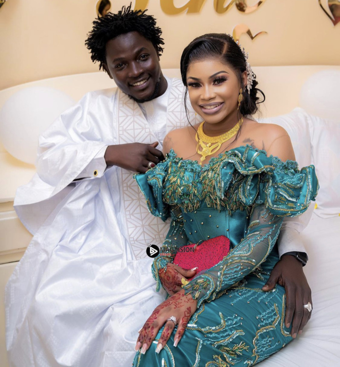 La famille de Marichou jubile : Billy offre 7 millions FCfa, 2 terrains et des chaînes en or, comme premier cadeau (Vidéo) La famille de Marichou jubile : Billy offre 7 millions FCfa, 2 terrains et des chaînes en or, comme premier cadeau (Vidéo)