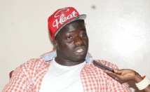 Zoss s'explique et dément Gouy Gui: "Il m'a dit des choses déplacées à voix basse" Zoss s'explique et dément Gouy Gui: "Il m'a dit des choses déplacées à voix basse"