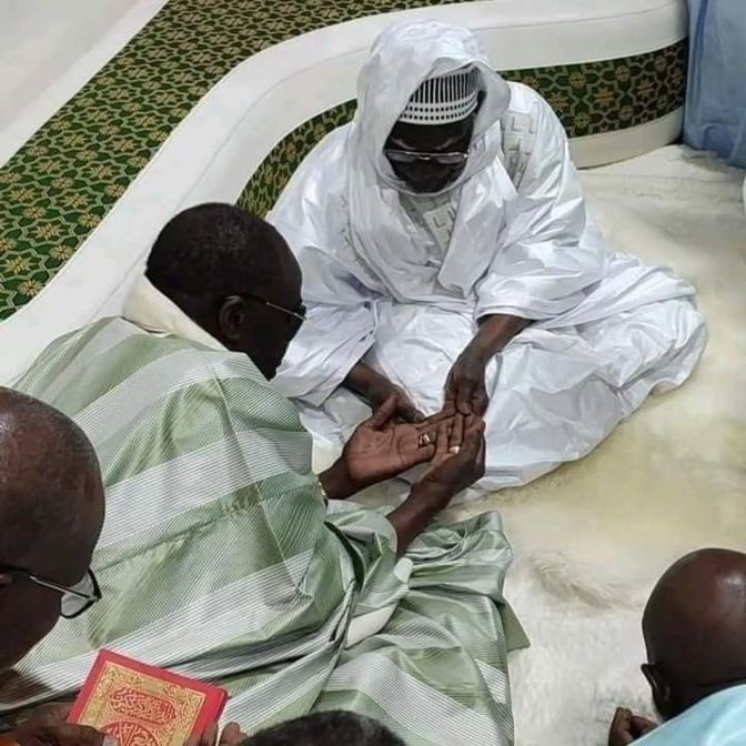 Touba: Serigne Abo Mbacké remet un adiya de 236 millions au Khalife des Mourides Serigne Mountakha