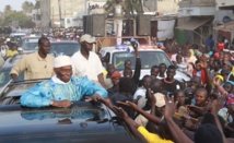 Visite de Wade au Khalife des mourides : Bain de foule de Diourbel à Touba ! Visite de Wade au Khalife des mourides : Bain de foule de Diourbel à Touba !