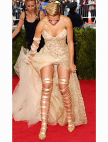  Met Ball 2014 :  Rita Ora en montre trop(Photo)