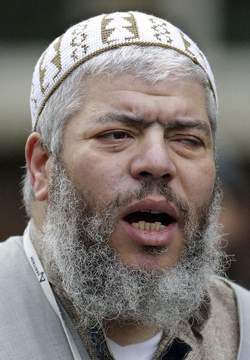 L'ex-imam Abou Hamza reconnu coupable à New York