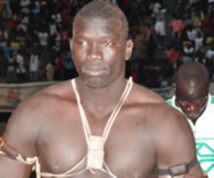 Fin d’invincibilité après onze combats : Les trois erreurs fatales à Malick Niang Fin d’invincibilité après onze combats : Les trois erreurs fatales à Malick Niang