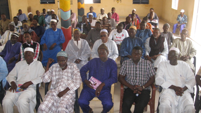 Samine (sud-ouest de Sédhiou), les jeunes des zones transfrontalières lancent l’assaut final contre « zéro nouvelle infection au VIH sida » d’ici 2015. Samine (sud-ouest de Sédhiou), les jeunes des zones transfrontalières lancent l’assaut final contre « zéro nouvelle infection au VIH sida » d’ici 2015.