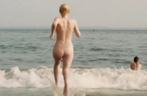 Qui est cette jeune star qui n'a pas froid aux fesses ?