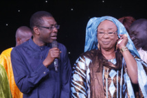 Youssou et sa mère à l'émission "Yewu lènn" de Pape Cheikh