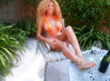 Afida Turner : un come-back tétonnant ! Afida Turner : un come-back tétonnant !