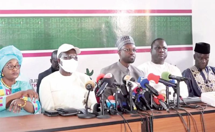 Sabotage « Nemmeku Tour » à Joal : La conférence des leaders de YAW accuse Macky… Sabotage « Nemmeku Tour » à Joal : La conférence des leaders de YAW accuse Macky…