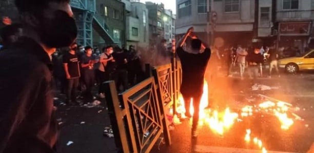 Iran: les forces de sécurité tirent sur des manifestants dans la ville de Mahsa Amini