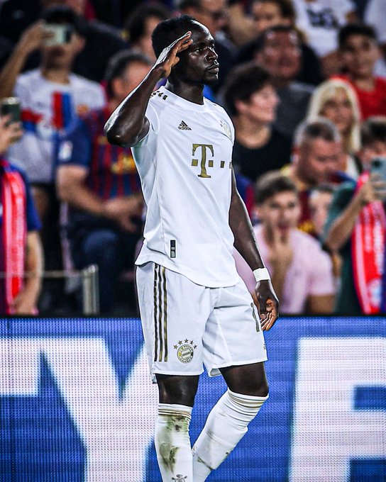 Sadio Mane douche le Camp Nou