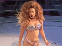 Lady Gaga : fière de ses formes ! Lady Gaga : fière de ses formes !