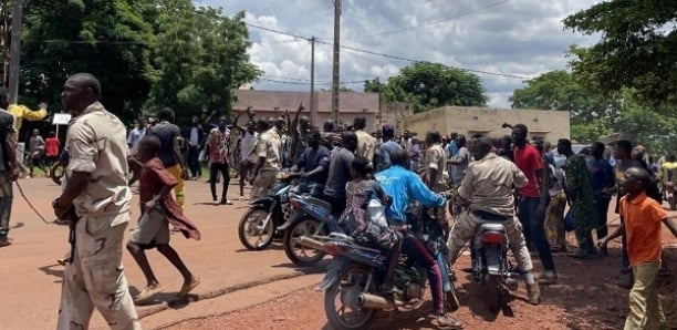 Mali: au moins 13 civils tués par des soldats et des hommes "blancs", démenti militaire