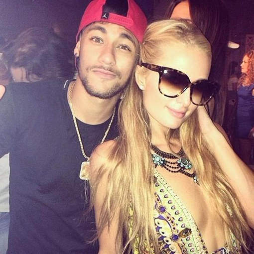 Neymar très proche de Paris Hilton à Ibiza