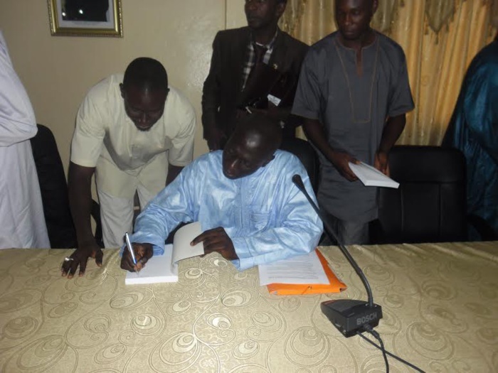 UGB de SAINT-LOUIS : le Dr Papa Samba NDIAYE publie un ouvrage sur les Organisations internationales et le maintien de la paix, l’exemple de la CEDEAO