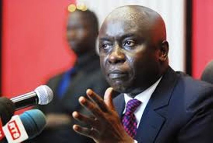 Dernière minute : Idy reçoit les étudiants chez lui.