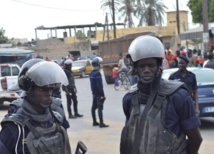 Ucad : Drôle de policier arrêté par des étudiants Ucad : Drôle de policier arrêté par des étudiants