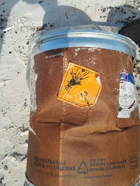 Un bateau remorqueur et deux conteneurs ont échoué hier sur la plage de Hann/Bel-Air