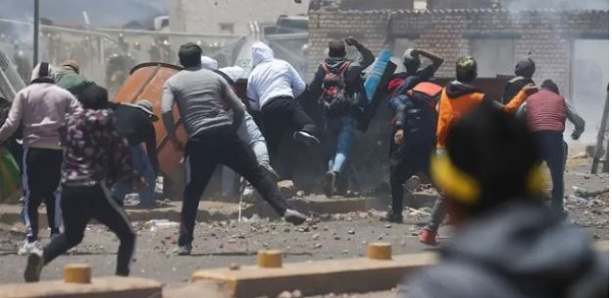 Au Pérou, 17 morts lors d'affrontements entre manifestants et forces de l'ordre