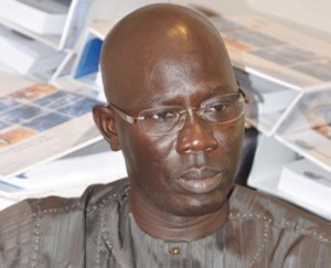 Paroles et analyse d’Expert Le Tourisme sénégalais, ça met mal à l’aise.