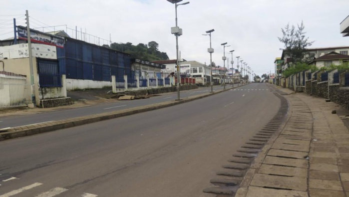 Ebola: les Sierra-Léonais restent chez eux malgré le manque de vivres