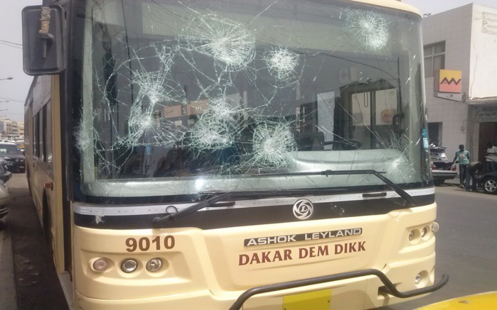 Entrave à la liberté de travailler : 23 transporteurs gardés à vue au commissariat de Pikine Entrave à la liberté de travailler : 23 transporteurs gardés à vue au commissariat de Pikine