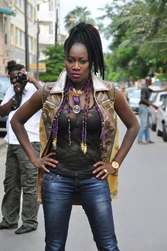 L'animatrice de la TFM Niatam Ba habillée par Mike Sylla