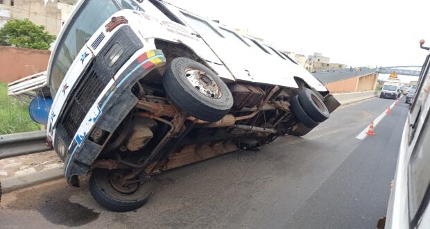 Urgent : Un car Ndiaga Ndiaye se renverse et fait plusieurs victimes sur l’autoroute à péage Urgent : Un car Ndiaga Ndiaye se renverse et fait plusieurs victimes sur l’autoroute à péage