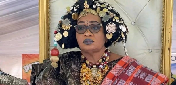 Bambey: Aïda Mbodj intronisée « Super Linguère » devant Ousmane Sonko Bambey: Aïda Mbodj intronisée « Super Linguère » devant Ousmane Sonko